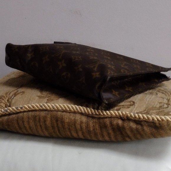 Authentic Louis Vuitton Monogram Toiletry 26 - Picture 7 of 10